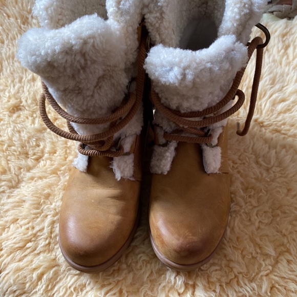 Like new Sorels - Picture 4 of 11